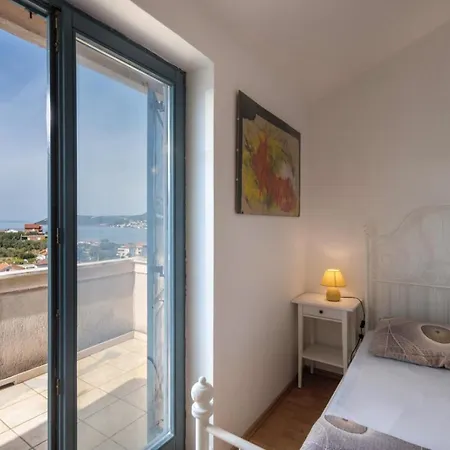 In With Sea View, Balcony, Air Conditioning, Wifi 3321-3 * Supetarska Draga