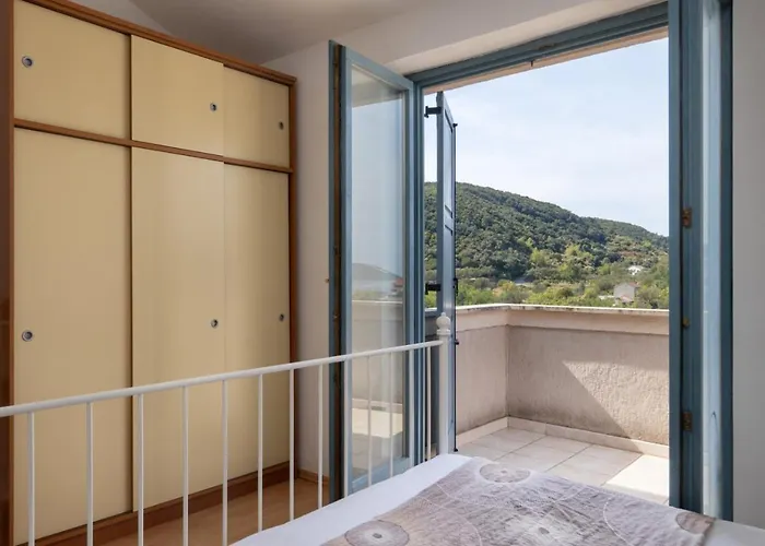 In With Sea View, Balcony, Air Conditioning, Wifi 3321-3 * Supetarska Draga