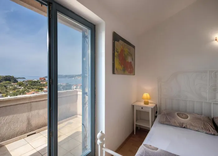 In With Sea View, Balcony, Air Conditioning, Wifi 3321-3 * Supetarska Draga